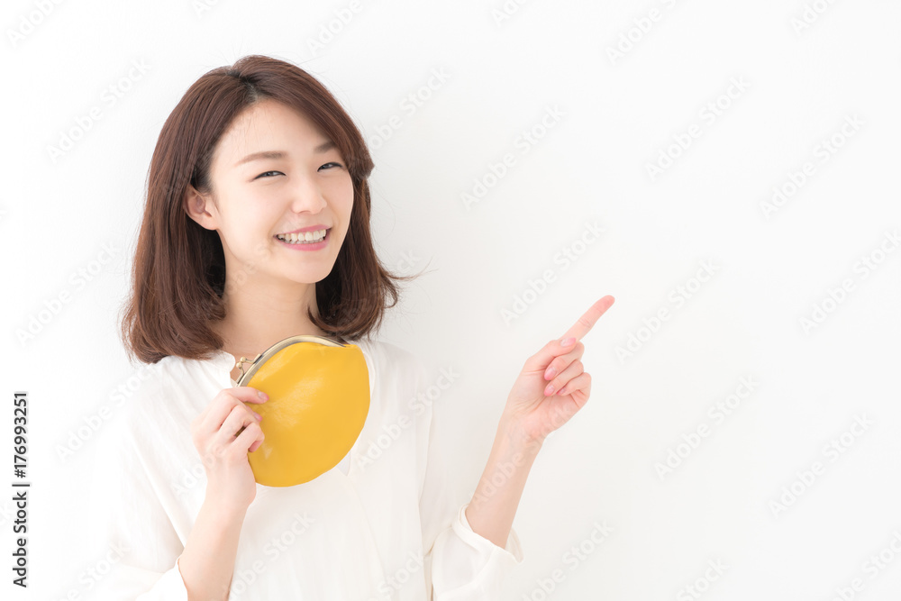 おすすめ・財布を持つ女性 おすすめ・財布を持つ女性