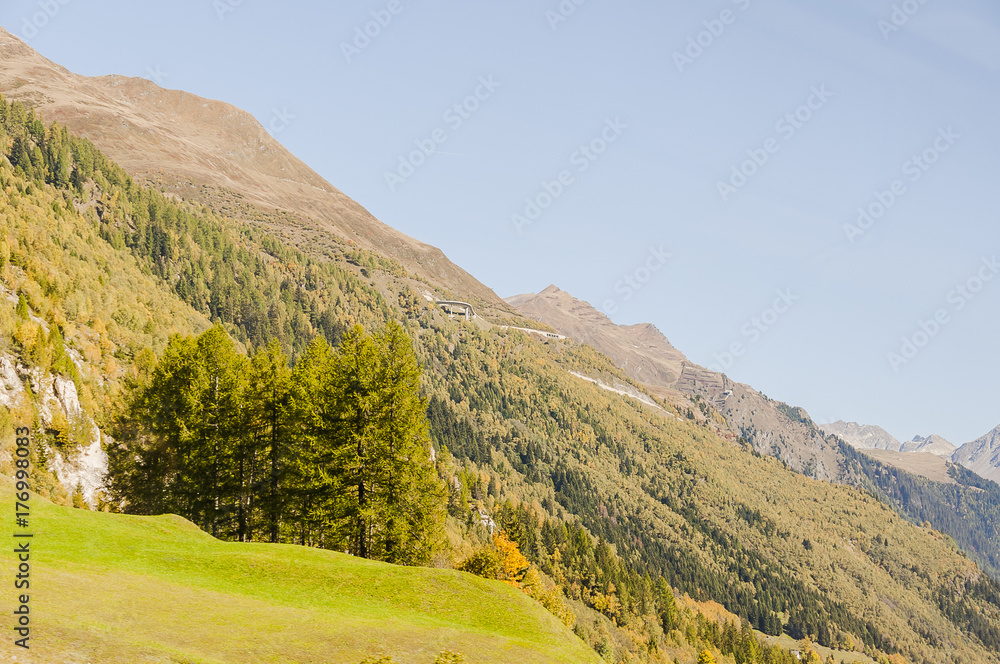 Naklejka premium Bedretto, Bedrettotal, Gotthard, Airolo, Gotthardpass, Passstrasse, Bergstrasse, Alpen, Tessin, Wanderweg, Herbst, Herbstfarben, Schweiz