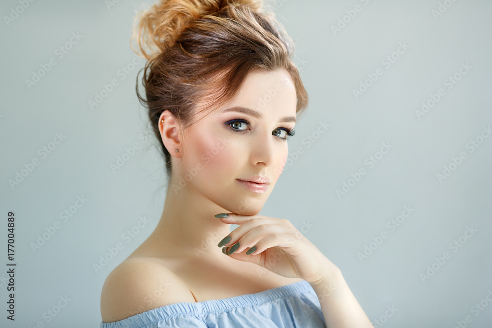 Fototapeta premium Portrait of a young beautiful woman. Beauty girl model.