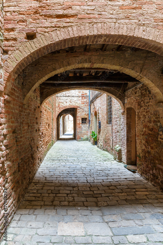 Naklejka premium Alleyway in an old Italian village