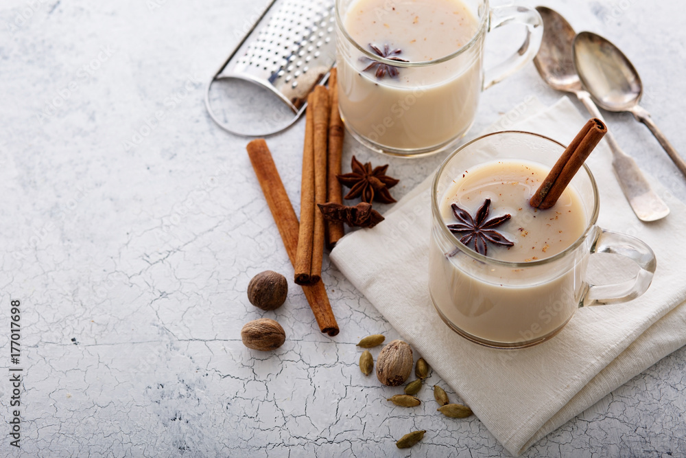 Foto Warm chai tea with winter spices
