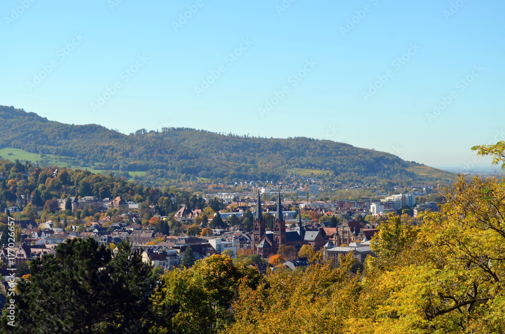 Blick auf Freiburg-Wiehre im Herbst