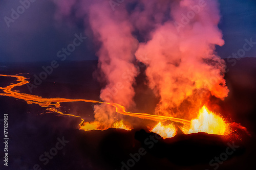 Wallpaper Mural Volcanic eruption Torontodigital.ca