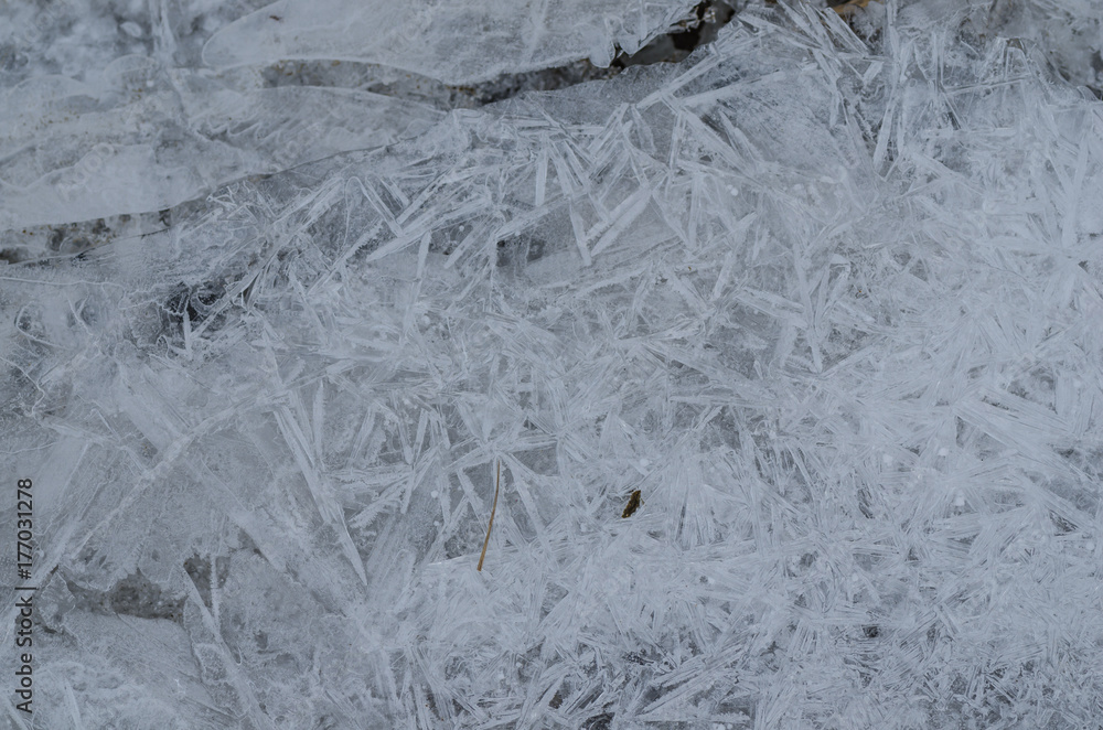 Obraz premium eiskristalle im bach