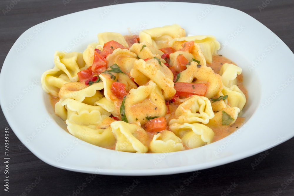 tortellinis pasta in tomato sauce tortellinis pasta in tomato sauce