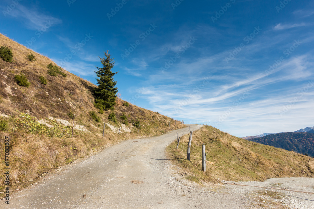 Bergstraße in den österreichischen Alpen Bergstraße in den österreichischen Alpen
