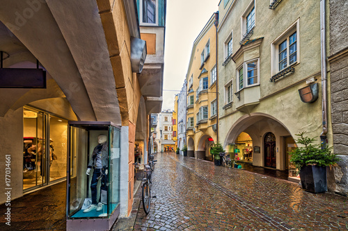 Obraz na plátně shopping streets of Bressanone