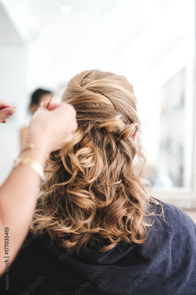 Naklejka premium Coupe de cheveux