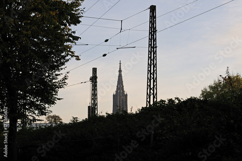 Blick über Bahndamm zum Ulmer Münster