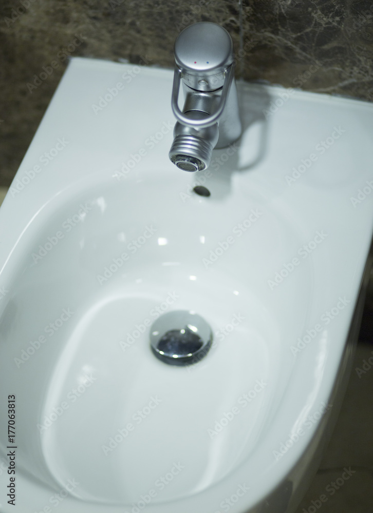 Fototapeta premium Luxury hotel bathroom bidet