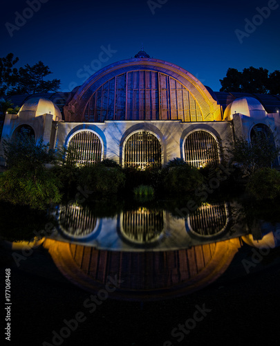 Long exposure reflction of the botanical building in Balboa park