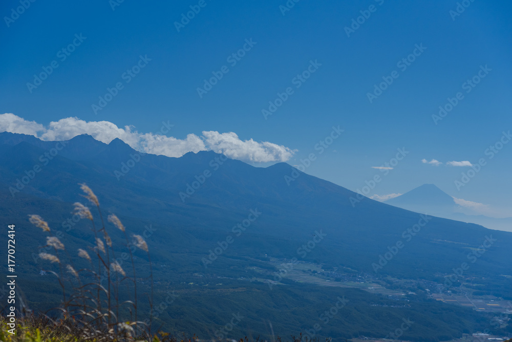 八ヶ岳稜線と富士山