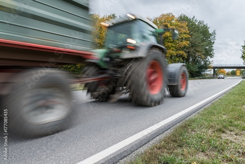 Vorbeifahrender Traktor auf einer Landstraße, Deutschland photo