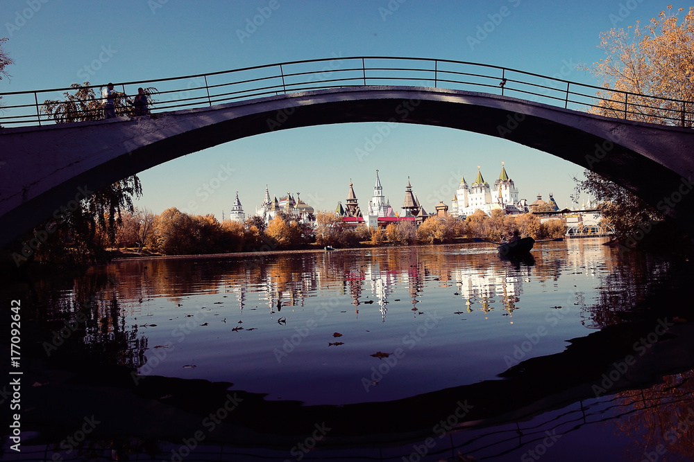Obraz premium izmailovo kremlin river russia architecture