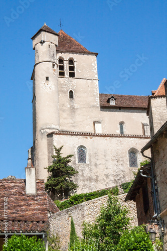 Saint Cirq Lapopie. Eglise fortifiée du village. Lot. Occitanie