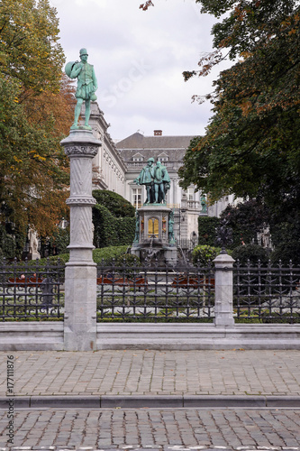 statues at sablon square photo