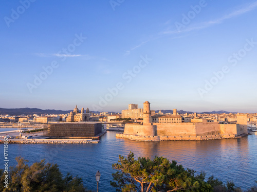 Obraz na płótnie Saint Jean Castle and Cathedral de la Major and the Vieux port in Marseille, France w salonie