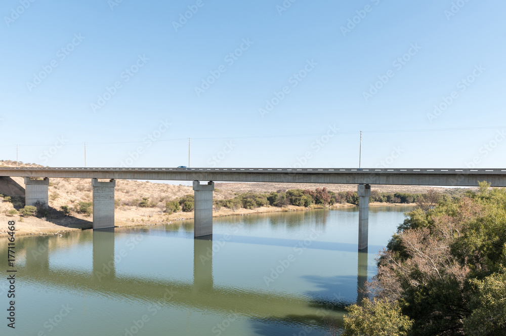 New bridge over the Vaal River at Barkly West