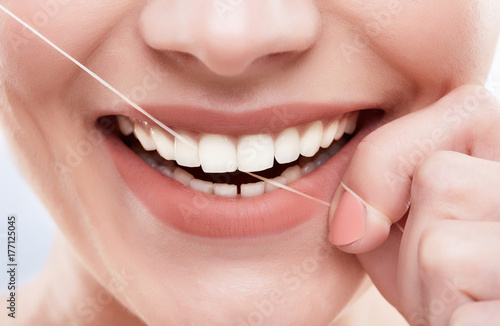 White teeth cleaning with tooth thread