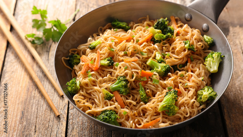 fried noodles with broccoli and carrot