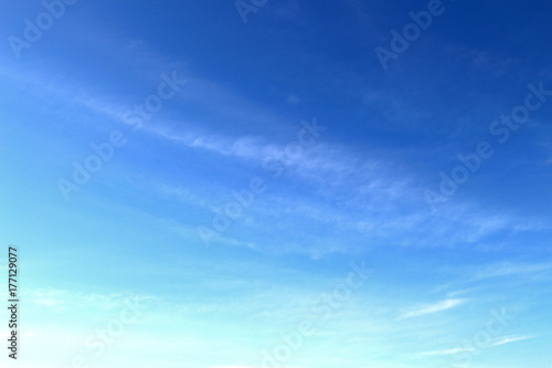 Fototapeta Naklejka Na Ścianę i Meble -  Blue skies and white clouds are beautifully patterned.