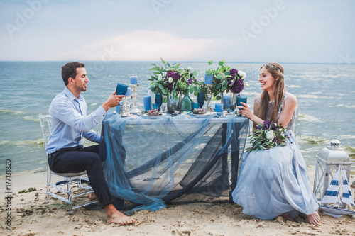 couple in love celebrating a wedding on the ocean