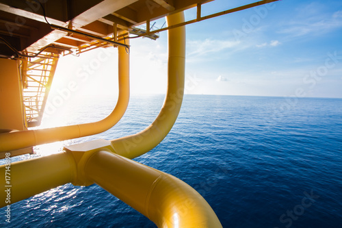Quadro em tela Offshore construction platform for production oil and gas