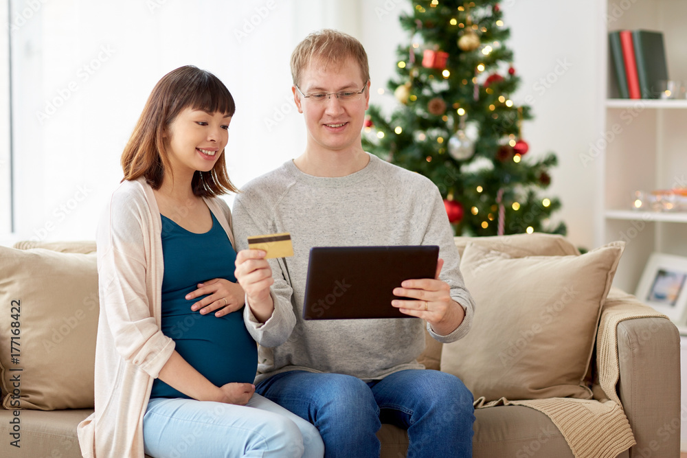 man and pregnant wife shopping online at christmas man and pregnant wife shopping online at christmas