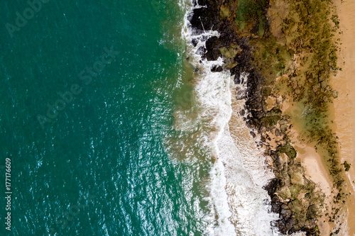 Top View of Waves Crushing © gustavofrazao