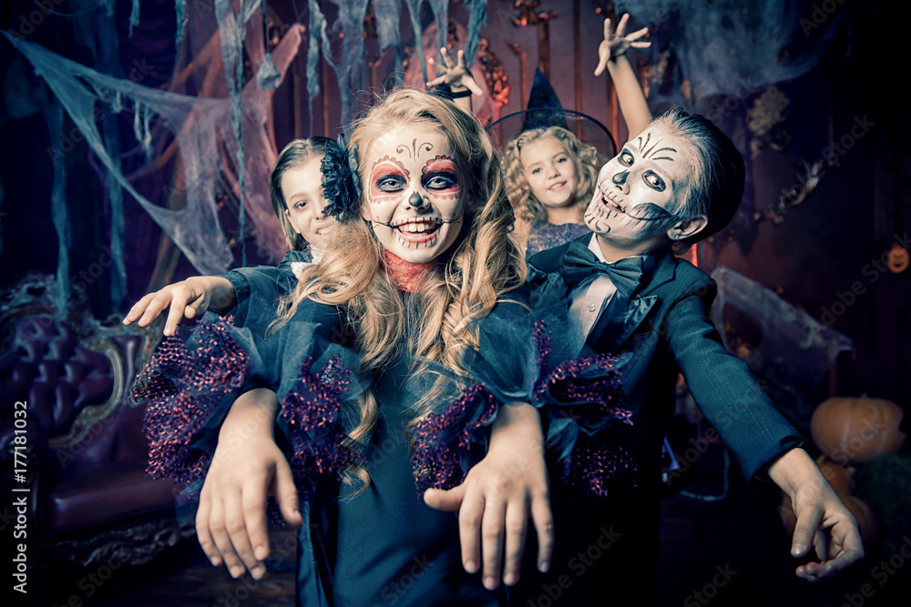 Naklejka premium scare on halloween