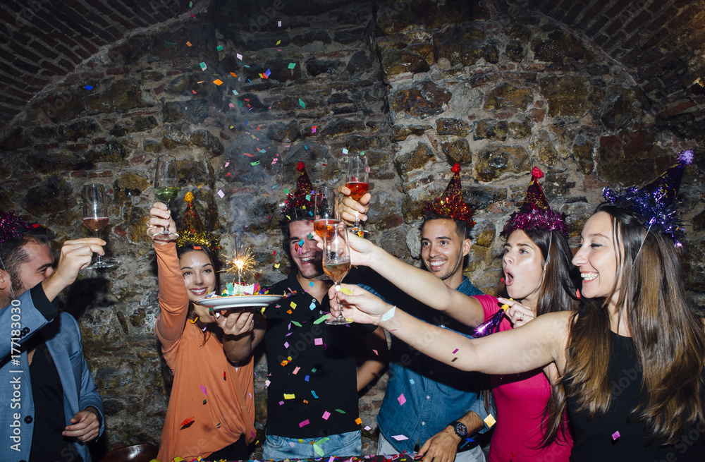 Obraz premium Friends making big party in the night.