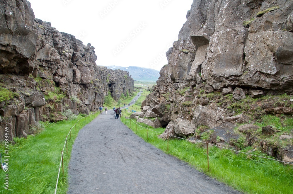 アイスランド ギャウ ゴールデンサークル シンクヴェトリル国立公園 世界遺産 地溝帯 プレート 絶景 夏 Iceland Island Summer Golden Circle Gja Thingvellir National Park Gja Stock Photo Adobe Stock アイスランド ギャウ ゴールデンサークル シンクヴェトリル国立公園 世界遺産 地溝帯 プレート 絶景 夏 Iceland Island Summer Golden Circle Gja Thingvellir National Park Gja Stock Photo Adobe Stock