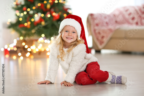 Cute little girl in Christm...