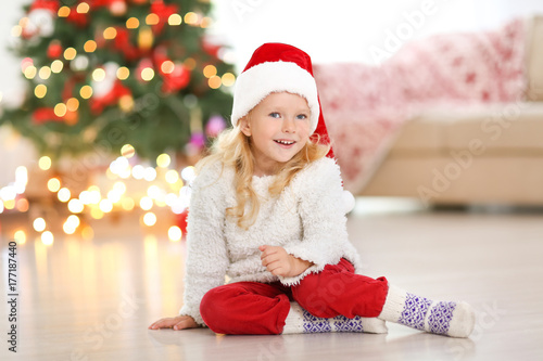 Cute little girl in Christm...