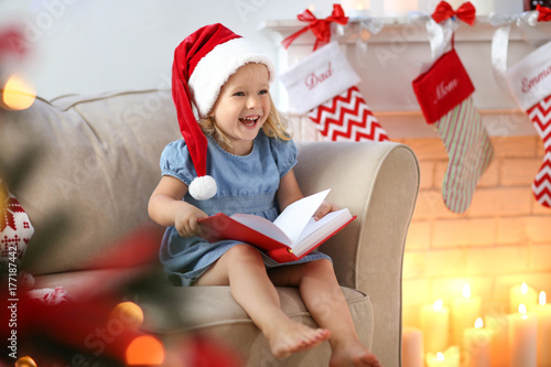 Cute little girl in Christm...