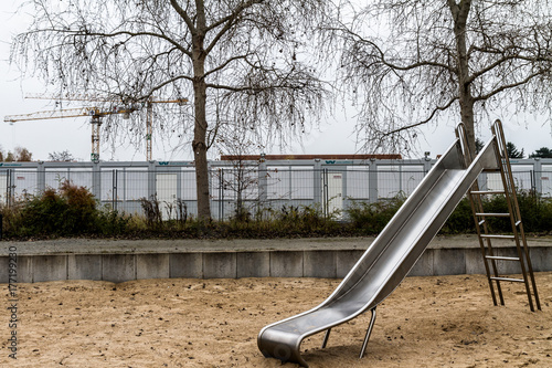 Obraz na plátně Terrain de jeux toboggan