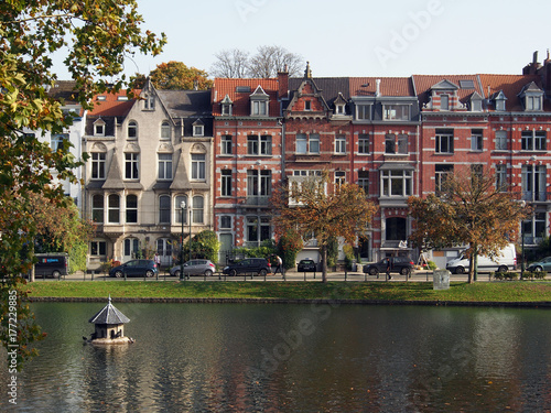 Brüssel: Alte Stadtvillen am Park