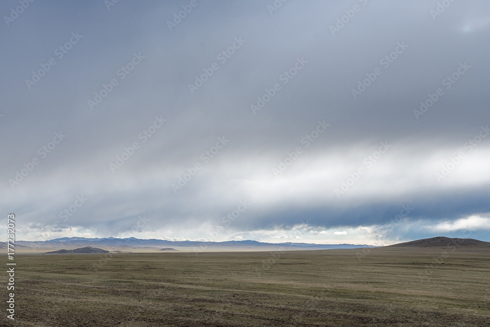 panoramic view of lake with snow on coast and storm clouds in sky
panoramic view of lake with snow on coast and storm clouds in sky