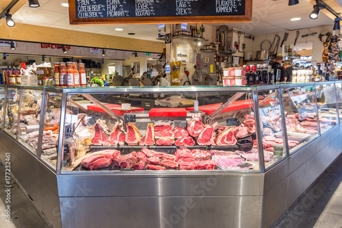 Fotografie Köttdisken hos en charkuterist i Östermalms nya och tillfälliga saluhall