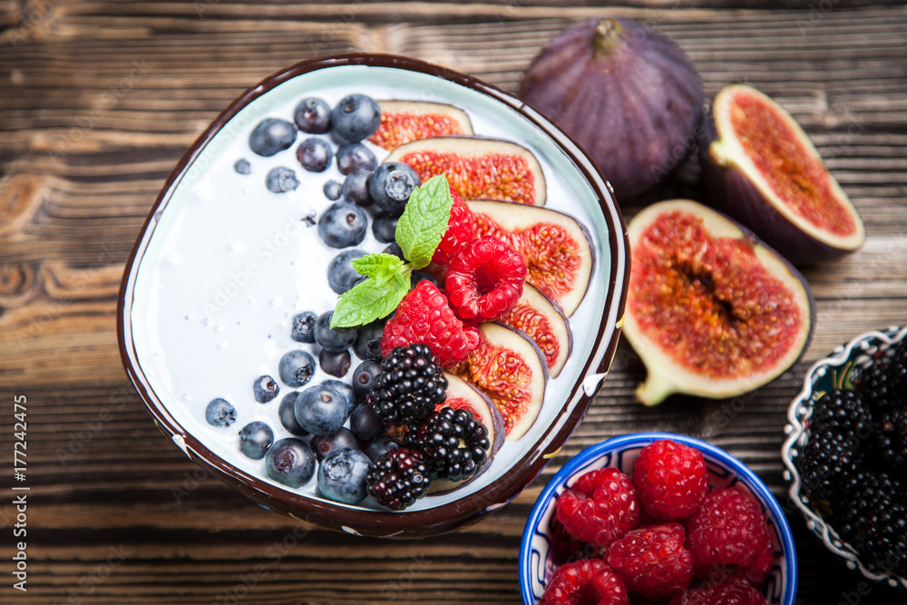 Delicious blueberry and fig yoghurt Delicious blueberry and fig yoghurt
