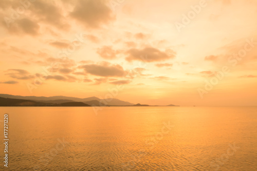 Fototapeta Naklejka Na Ścianę i Meble -  golden sky and sea in sunset  ,Koh Samui ,Thailand