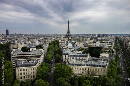 Vue de Paris depuis l'arc de triomphe © Laura