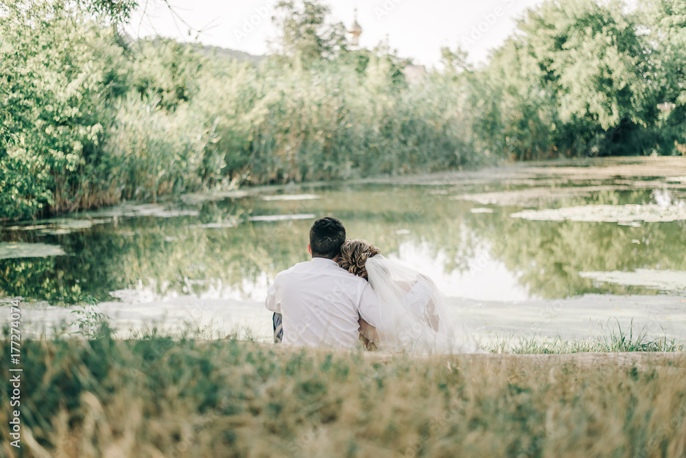 Lovers sit by the water