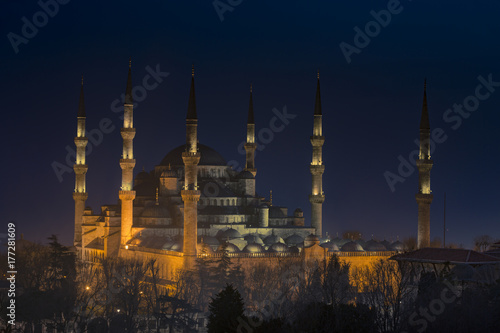 Canvas Print The Blue Mosque at night in Istanbul Turkey