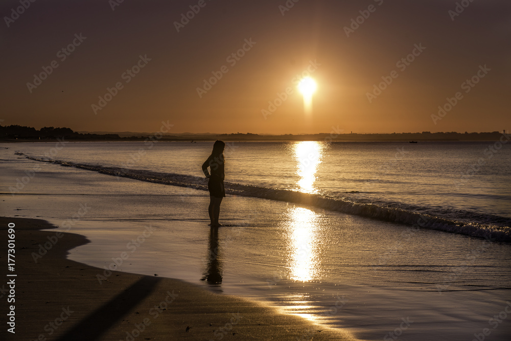Fototapeta premium sunrise woman