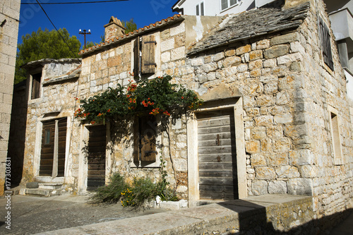 Fototapeta Naklejka Na Ścianę i Meble -  Authentic dalmatian house in Komiza, Vis island - Croatia