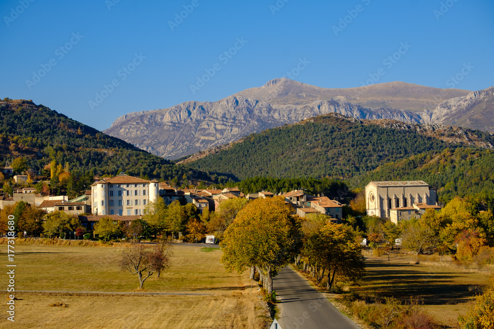 Vue sue le village de La Palud-sur-Verdon, Provence, France.
