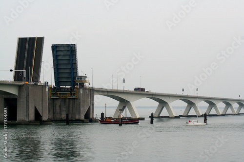 Obraz na płótnie Zeeland bridge w salonie