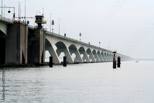 Obraz na płótnie Zeeland bridge w salonie