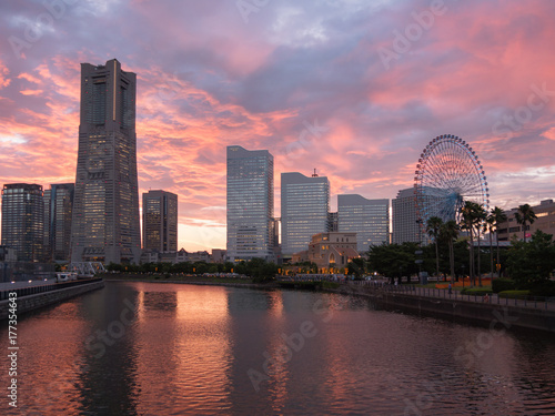 神奈川県 横浜市 みなとみらい 夕焼け空